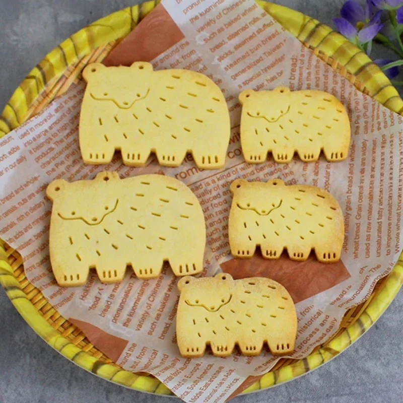 Nordic Style Cartoon Bear Biscuit Embosser Mold Polar Bear Cookie Cutters Fondant Biscuit Stamp Moulds Cake Decoration Tools