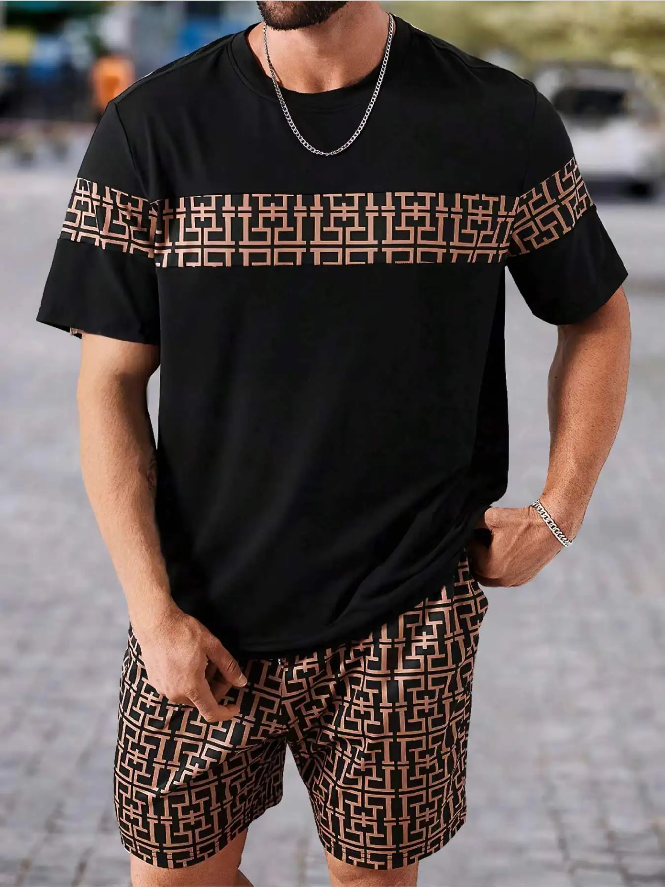 

Men's Sports Summer Set Luxury Fashion Breathable Quick Dry T-shirt Mid-Length Drawstring Shorts With Pocket Athleisure Outfit