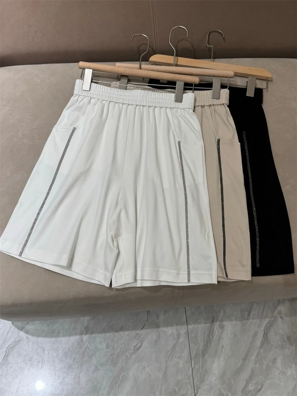 夏の女性のパールチェーン巾着半袖Tシャツ+ウエストゴムカジュアルショーツ2点セット