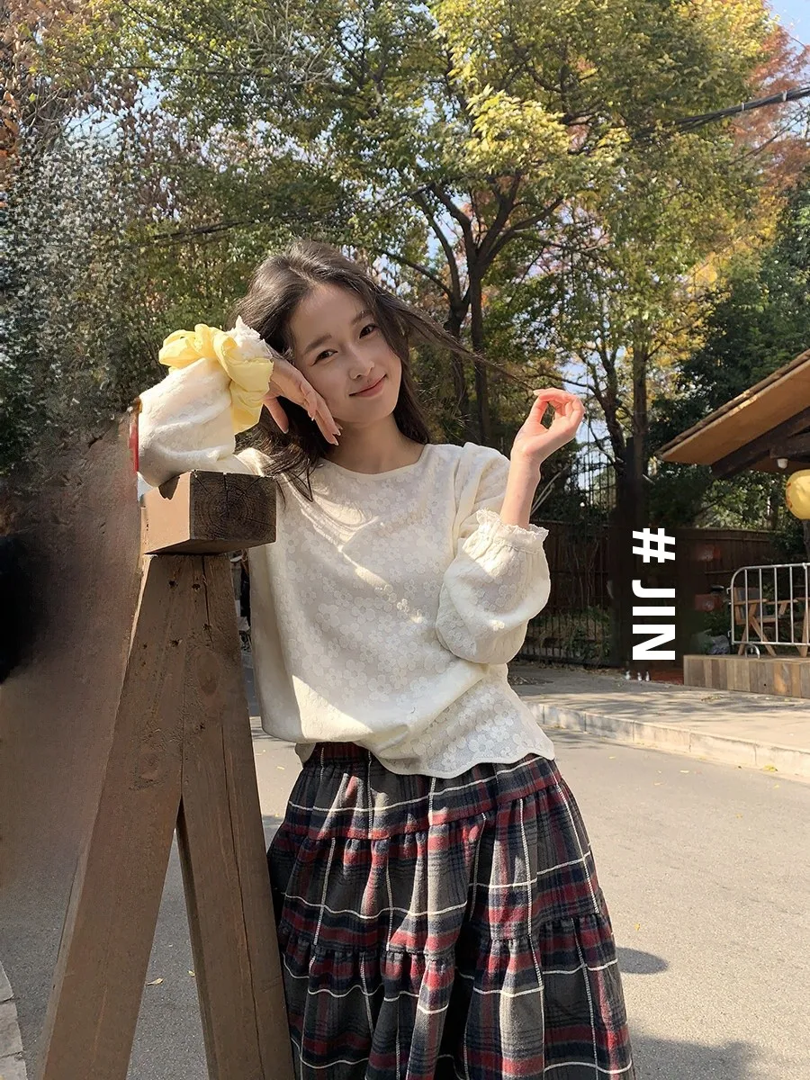 

Sinbounboun Lace Flower Knitted round Ne T-irt Women's Faion Cotton Blend Long Sve Top Versatile Single Wear Layerin...