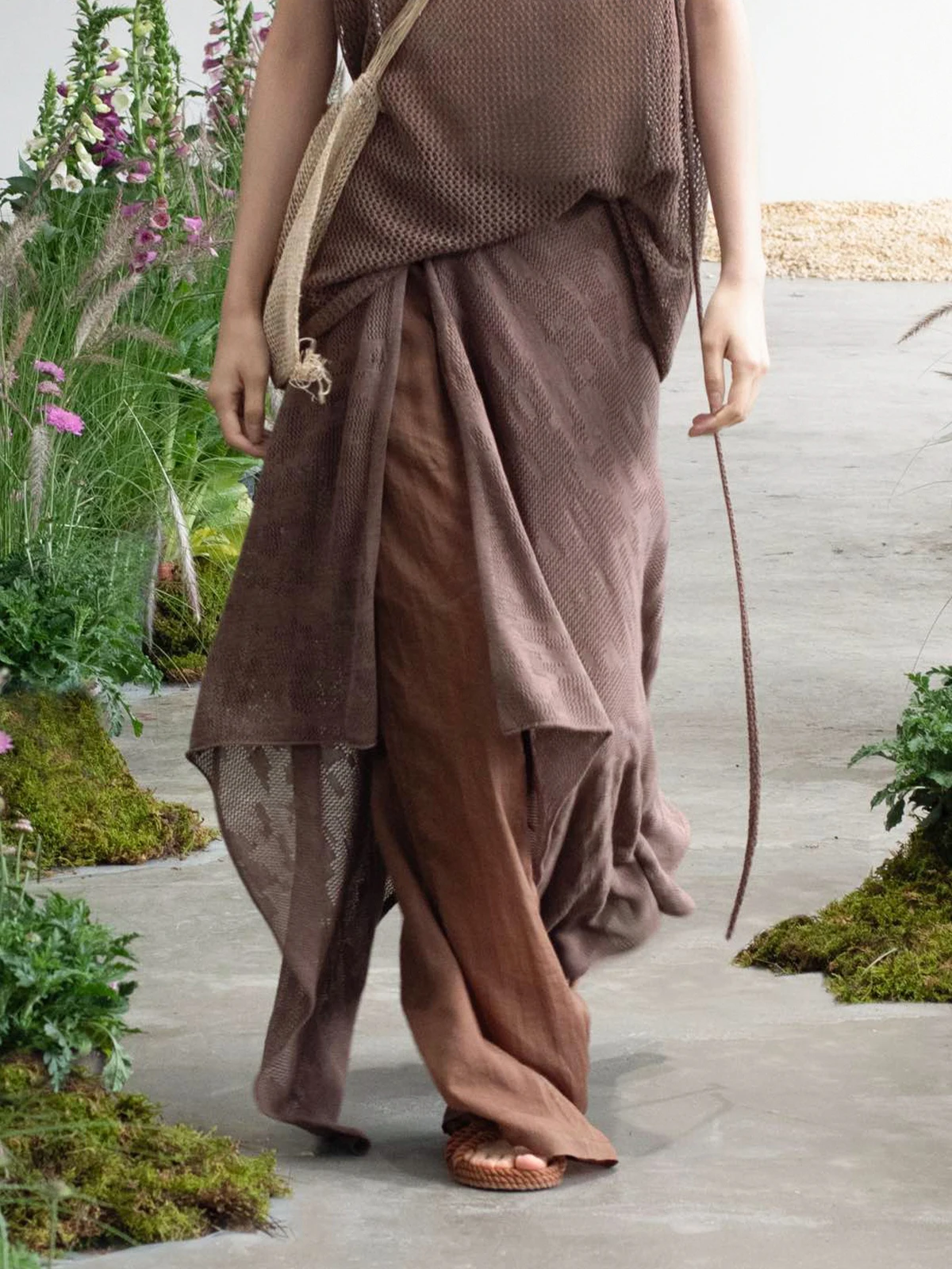 

Легкая дышащая вязаная юбка А-силуэта с вырезами для женщин, средней посадки, для повседневной носки, простой дизайн, длинная, А-образная форма