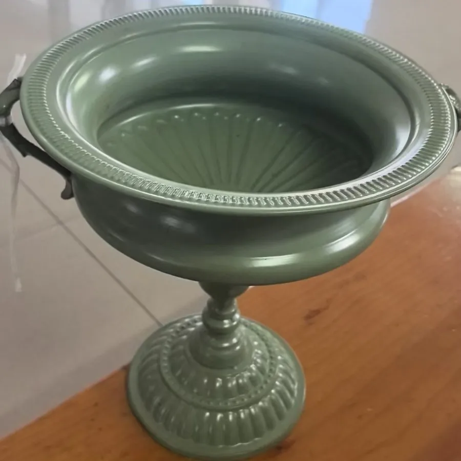 Vintage Green Iron Floor Flower Stand 37x30x34cm Trophy Shape Planter Rack for Potted Succulents Indoor Outdoor