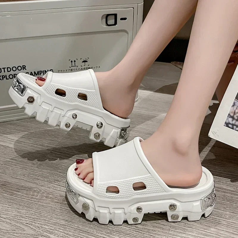 Women Platform Slippers 2025 Arrival Punk Style Clogs with Rivet Outdoor Sandals Summer Fashion Comfortable Unisex Garden Shoes image 2