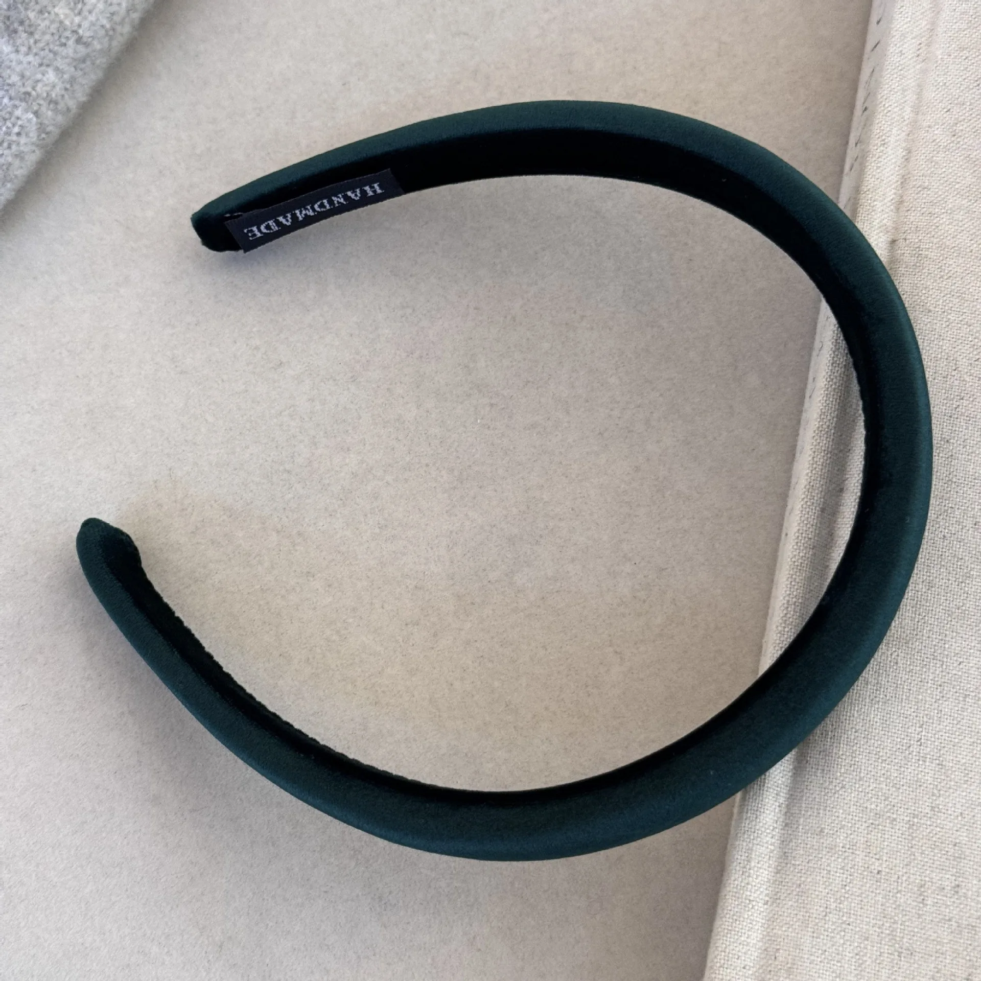 Weiche, schlanke Samt-Stirnbänder, elegante Haarbänder im französischen Stil für Frauen, nahtlos, schick, solide, schlichte Haarreifen, rutschfeste Retro-Kopfbedeckung – Detail 16