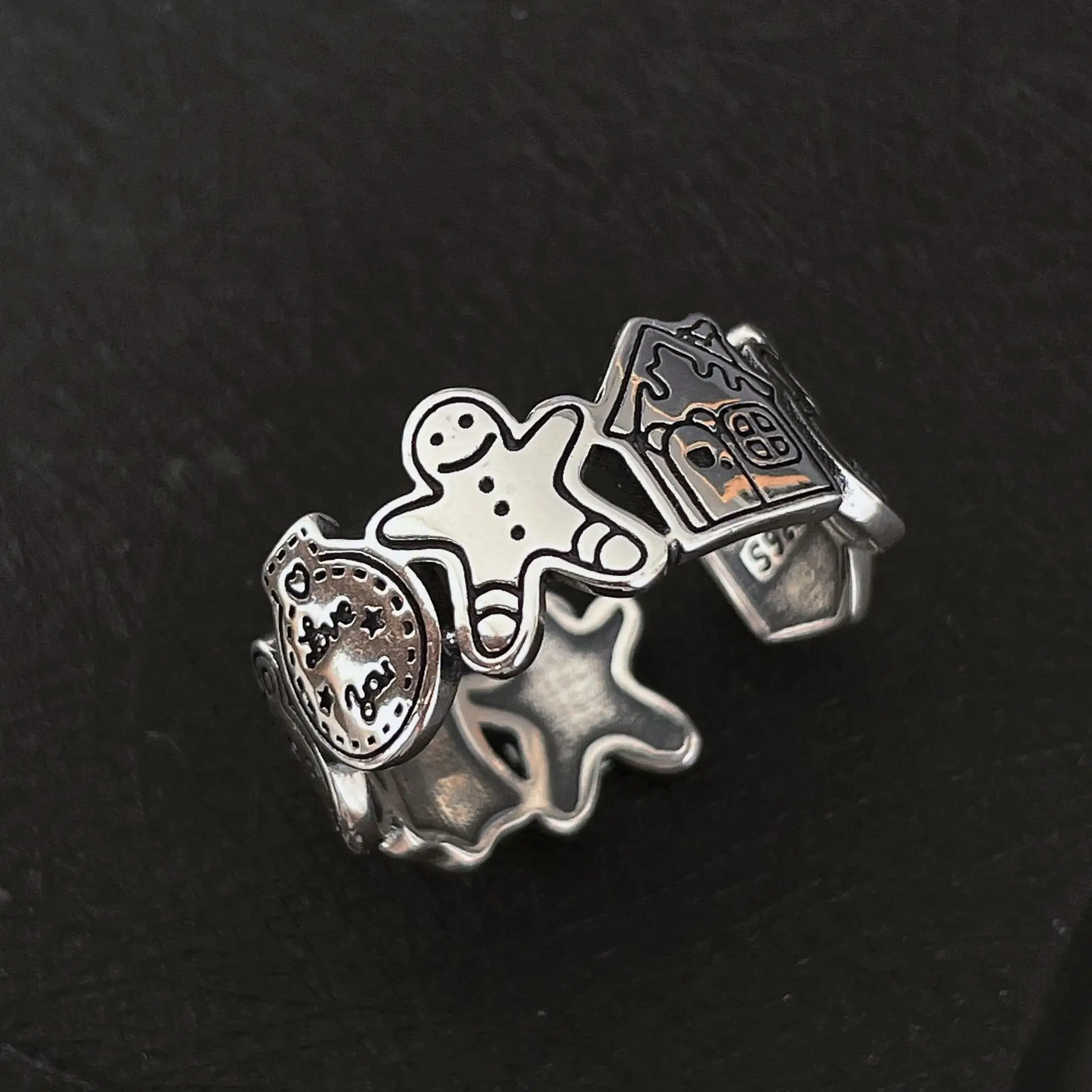 

Hip-hop trendy brand graffiti gingerbread man ring female niche design fashion net red personality tail ring