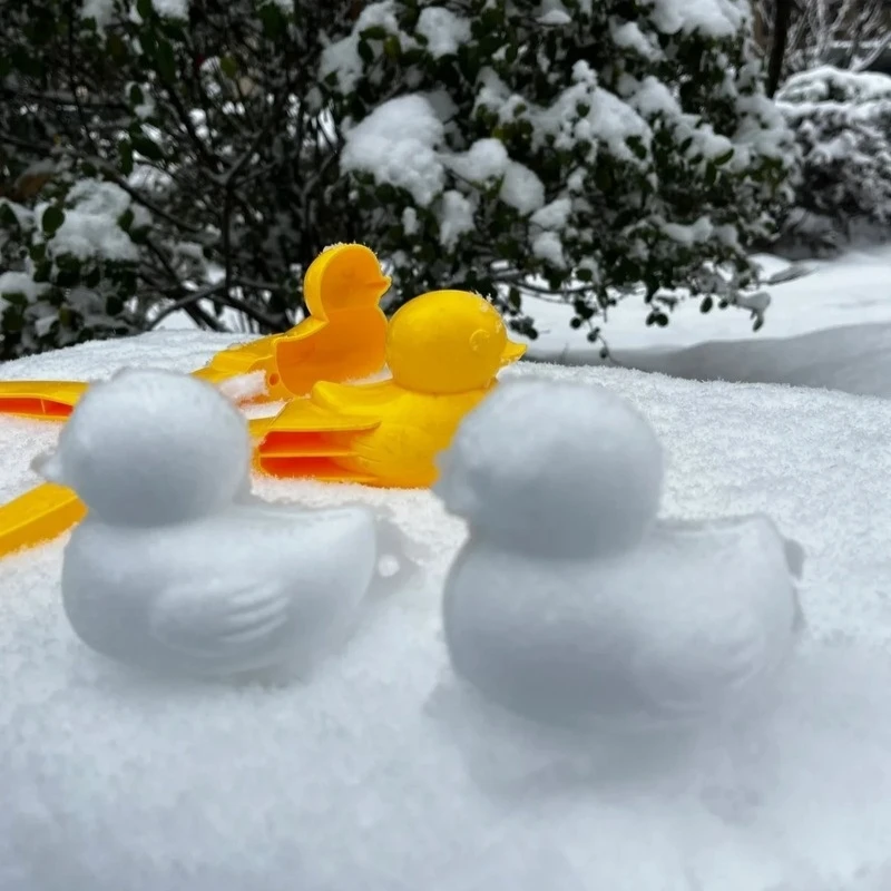 Kit modello di clip da neve invernale Giocattoli Anime Cartoon Merchandise Combattimenti di palle di neve Facile da usare Kawaii Squisito regalo di puzzle all'ingrosso