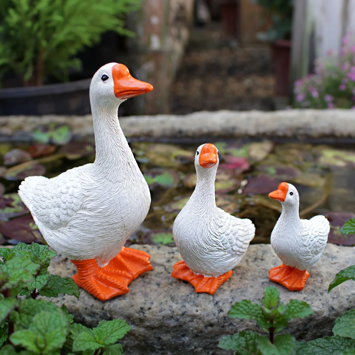 ‌Resin Goose Statue Trio - Realistic Garden Decor, Lifelike Lawn Ornament, Elegant Outdoor Sculpture, Perfect for Patio & Yard