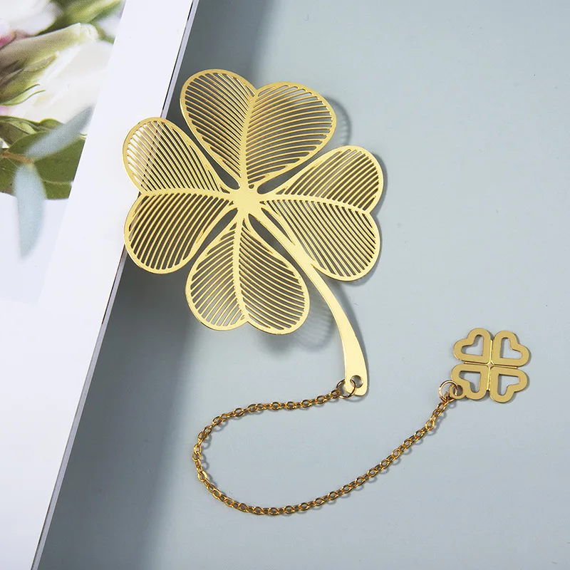 Vintage Hollow Metal Bookmarks Clover Lotus Ginkgo Flowers Maple Leaf Pendant Bookmark Student Book Mark Stationery Gifts