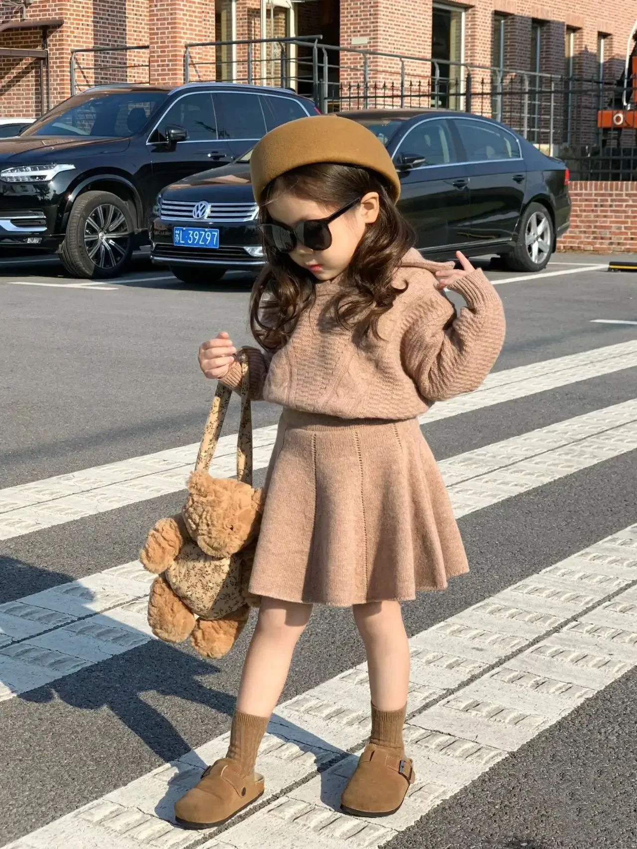 

Осень-зима 2024, комплект хлопковой одежды для маленьких девочек, свитер с капюшоном + юбка, 2 предмета, детский трикотажный костюм в Корейском стиле, детская одежда