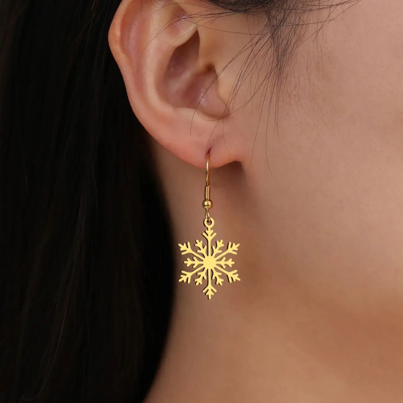 Lucktune Christmas Snowflakes Earrings Stainless Steel Snow Flower Hoop Earrings for Women Girl Fashion Daily Ear Jewelry Gifts