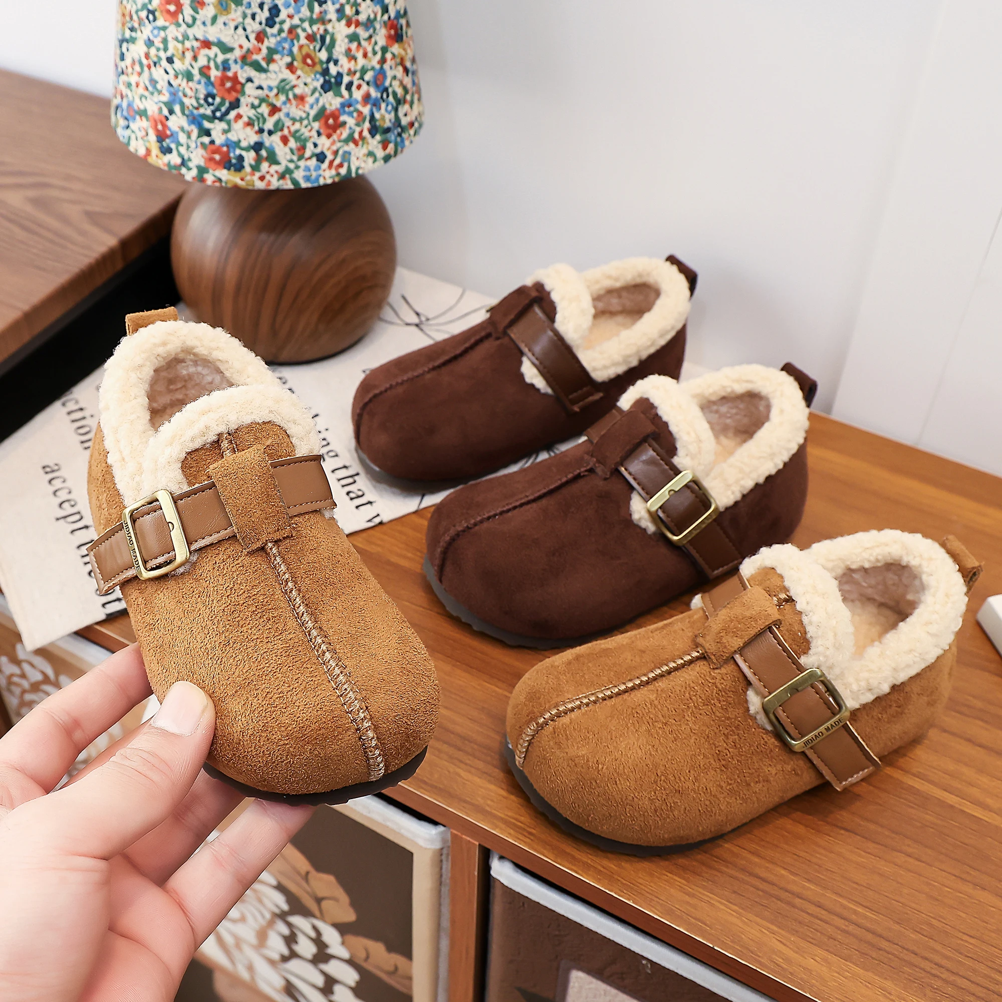 

Toddler Girls Fleece Leather Shoes with Buckle 2025 New Winter Kids Warm-lined Walking Shoes Soft Sole Simple School Daily Wear