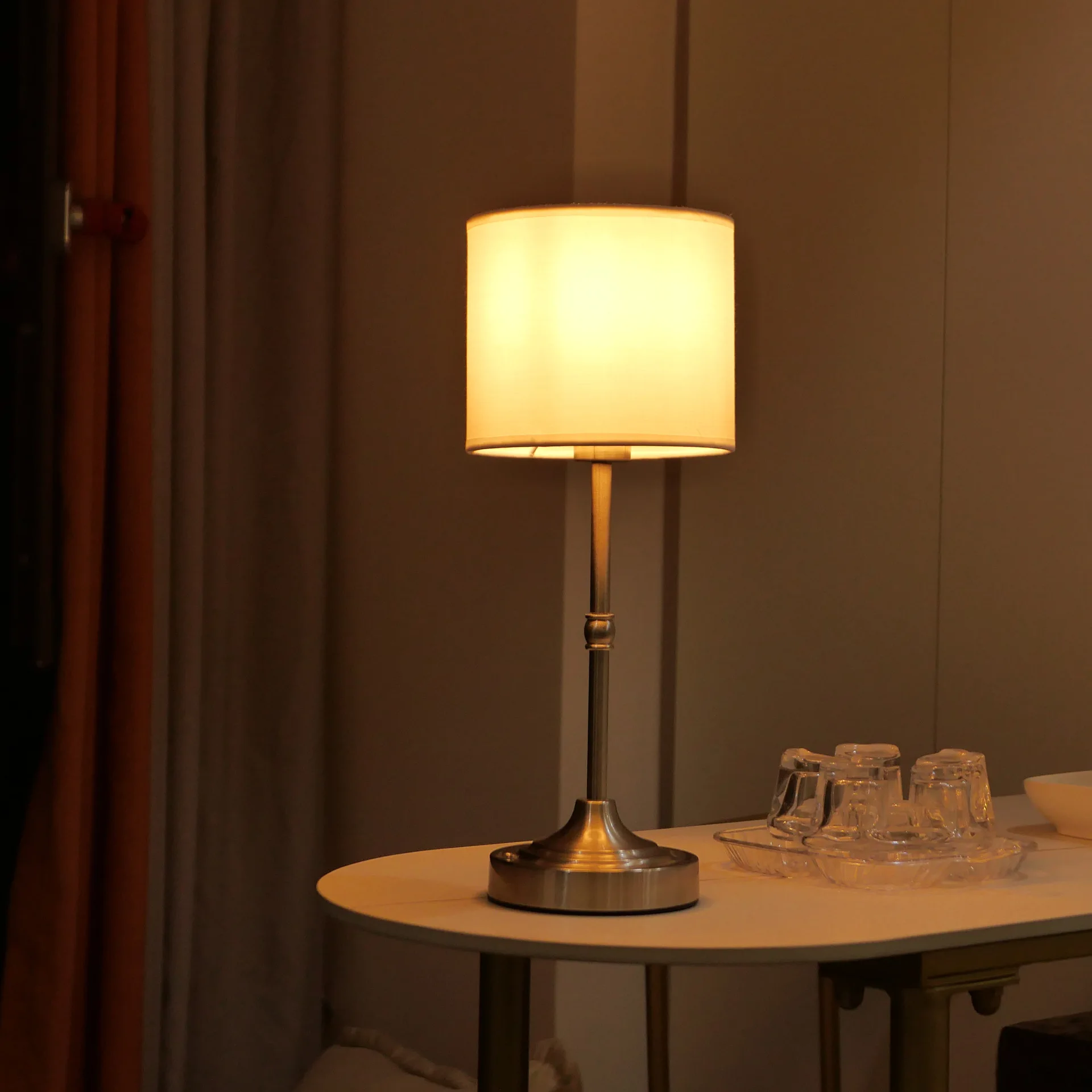 Hot Selling Fabric Metal Desk Lamp Decoration, Bedroom Bedside Small Night Light, Retro Atmosphere Light, Rechargeable Version