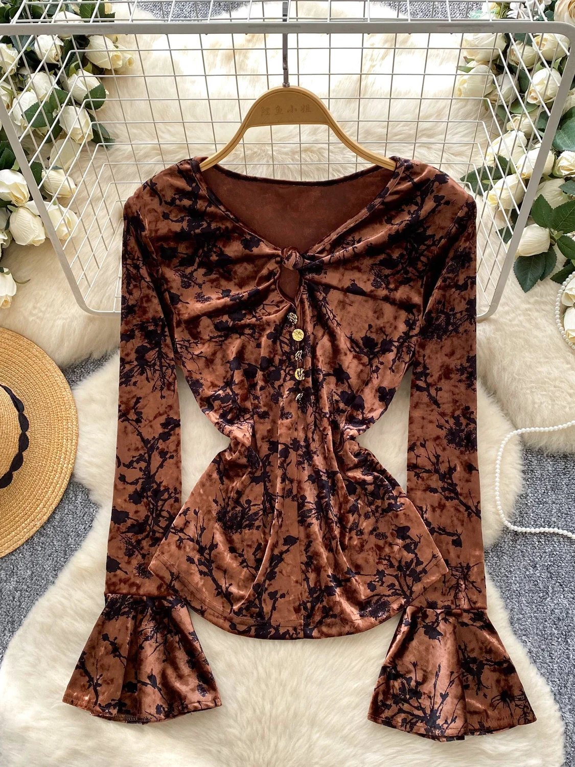 

Женские бархатные рубашки и блузки цвета хаки с принтом, винтажная эстетичная элегантная рубашка Y2k с v-образным вырезом и длинными рукавами 2000-х годов, женская осенняя одежда