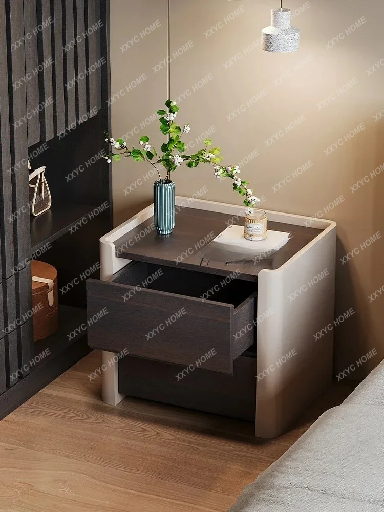Italienischer minimalistischer Nachttisch für den Haushalt