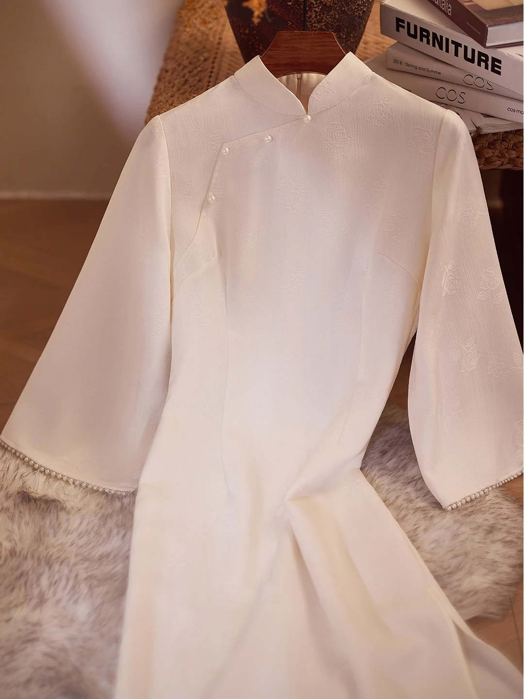 ele-white-young-sle-long-sve-women's-dr-daily-wear-beautiful-simple-chinese-sle-mid-length-gown