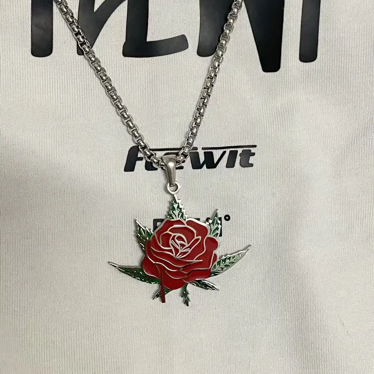 Eladio Carrion Fashion Stainless Steel Flower Pendant Necklace Unisex Accessory for T-Shirts Creative Rapper-Inspired Jewelry