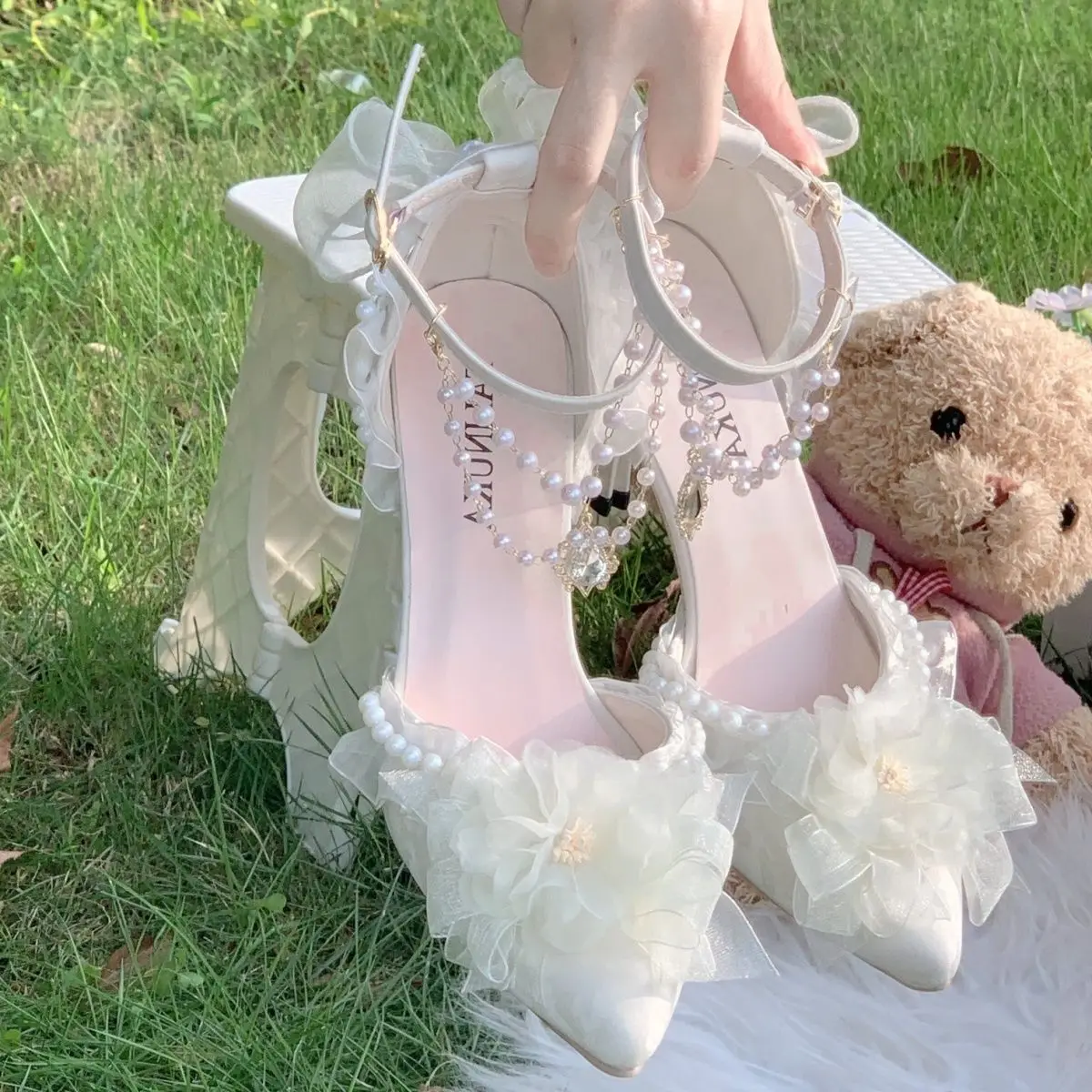 

Оригинальные туфли Y2K Sweet Lolita на высоком каблуке для девочек, с бантом, жемчугом и цветами, великолепные белые свадебные туфли, туфли-лодочки в стиле феи для косплея