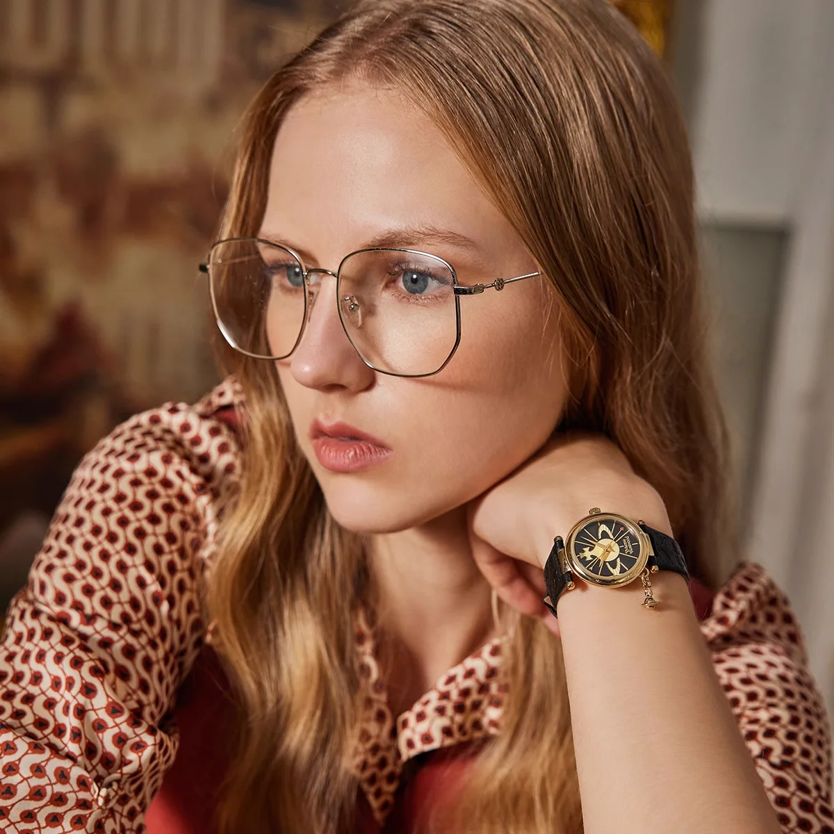 Vivienne Westwood Saturn Colgante Reloj de mujer con correa de cuero negro exquisito y moderno