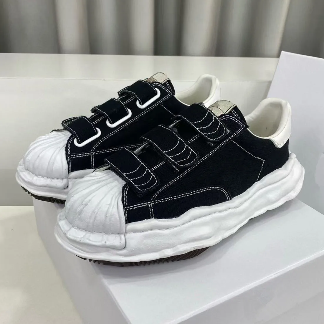 2025 new thick soled canvas shoes, sponge cake height increasing casual sports shoes for men and couples, dad shoes for women
