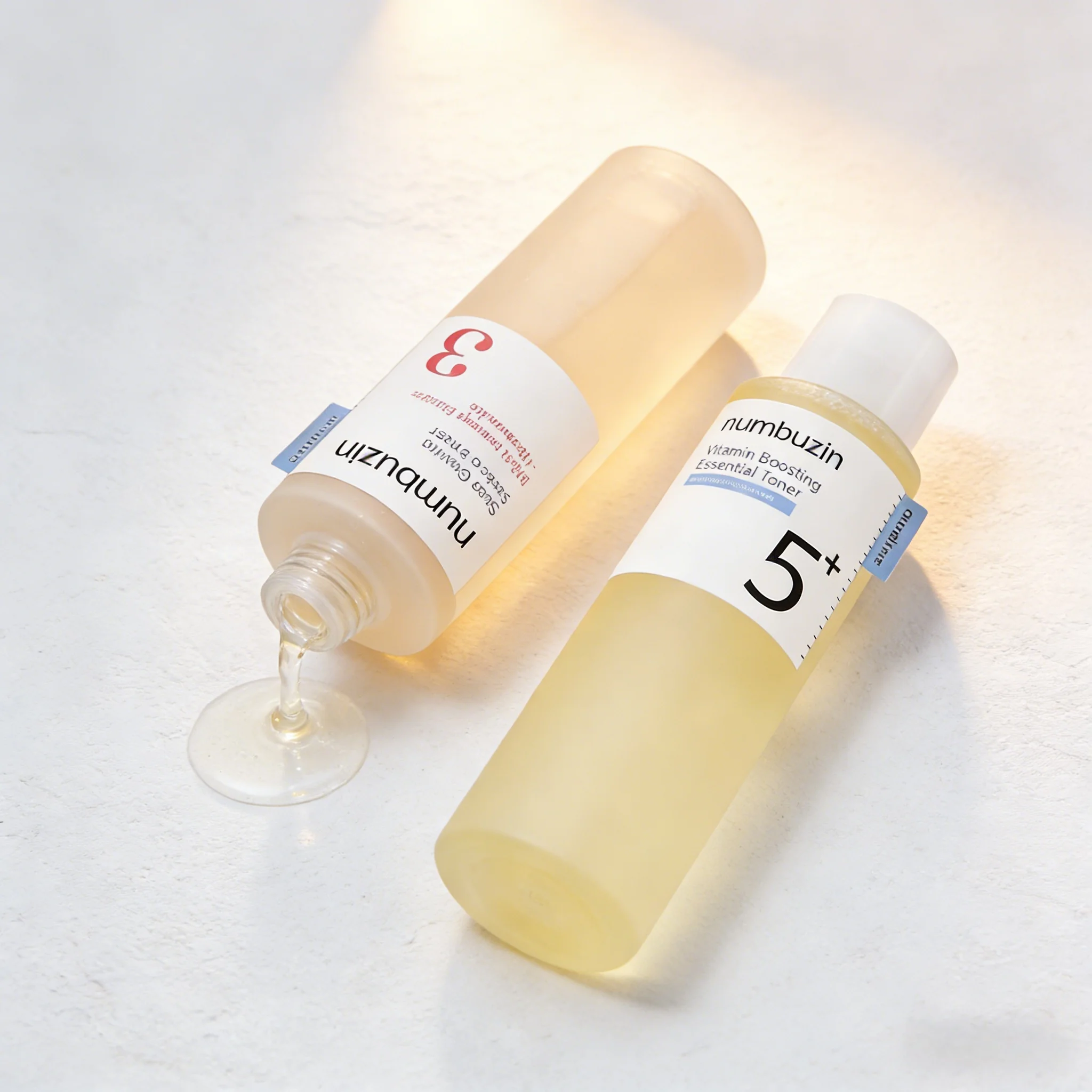 

Набор для ухода за кожей Numbuzin 5+Vitamin Revitalizing Essence Water и No.3 Super Brightening Essence: антиоксидантное и осветляющее средство