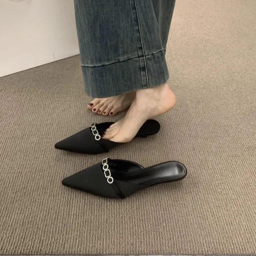 

Sandalias De Mujer Verano 2025 Luxury Women's Sandals in Summer Design Pointed Low Heel Sexy Women's Outdoor Muller Shoes.