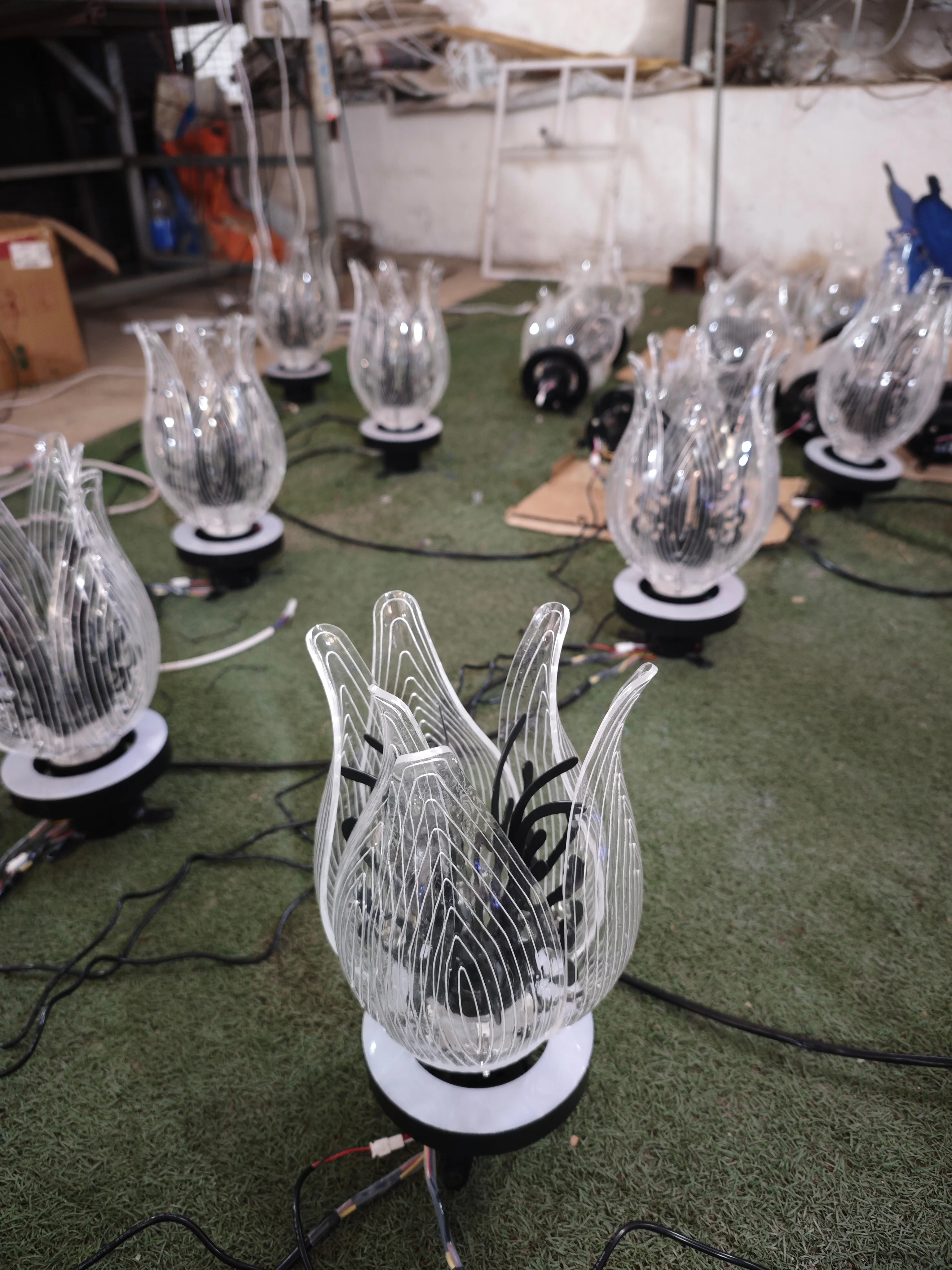New wedding props, road guide, stage arrangement, decorative acrylic flowers, automatic opening and closing luminous flowers