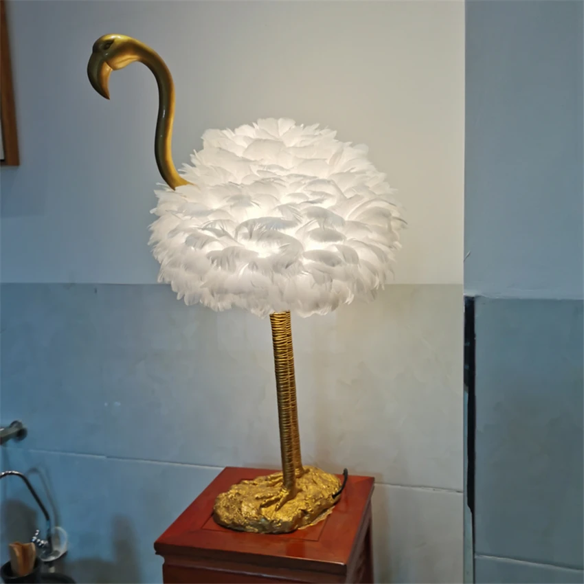 

Modern Flamingo White Feathers Creative Table Lamps Living Room Ornaments Villa Entrance Hotel Art Deco Nordic Bedroom Lighting