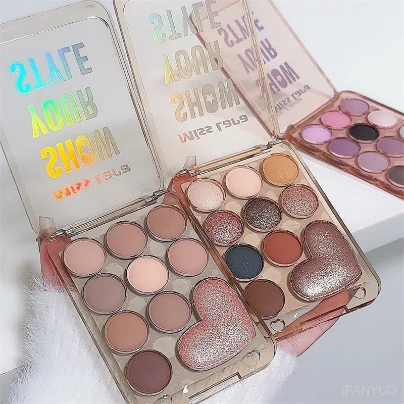 Tavolozza di ombretti Love da 10 colori Velluto opaco e effetto luccicante Piatto di ombretti marrone rosa Crea un trucco multifunzionale