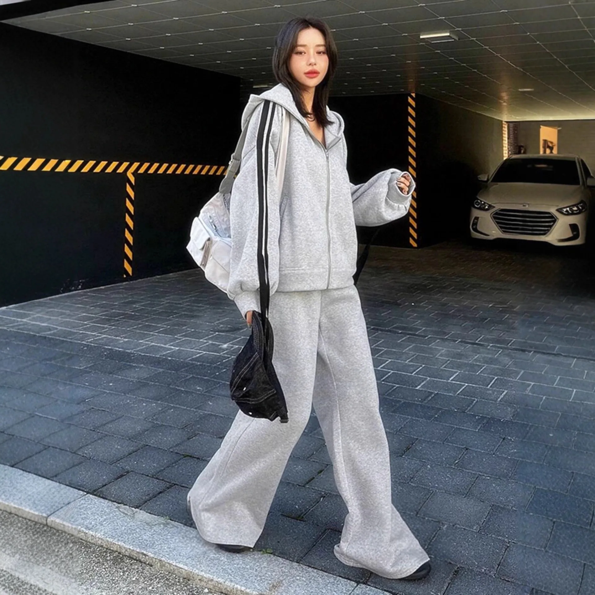 ชุดเสื้อฮู้ดและกางเกงสองชิ้นสำหรับผู้หญิง สไตล์ลำลอง สีพื้น เหมาะสำหรับใส่ไปเรียน  ฤดูใบไม้ร่วง/ฤดูหนาว 2025