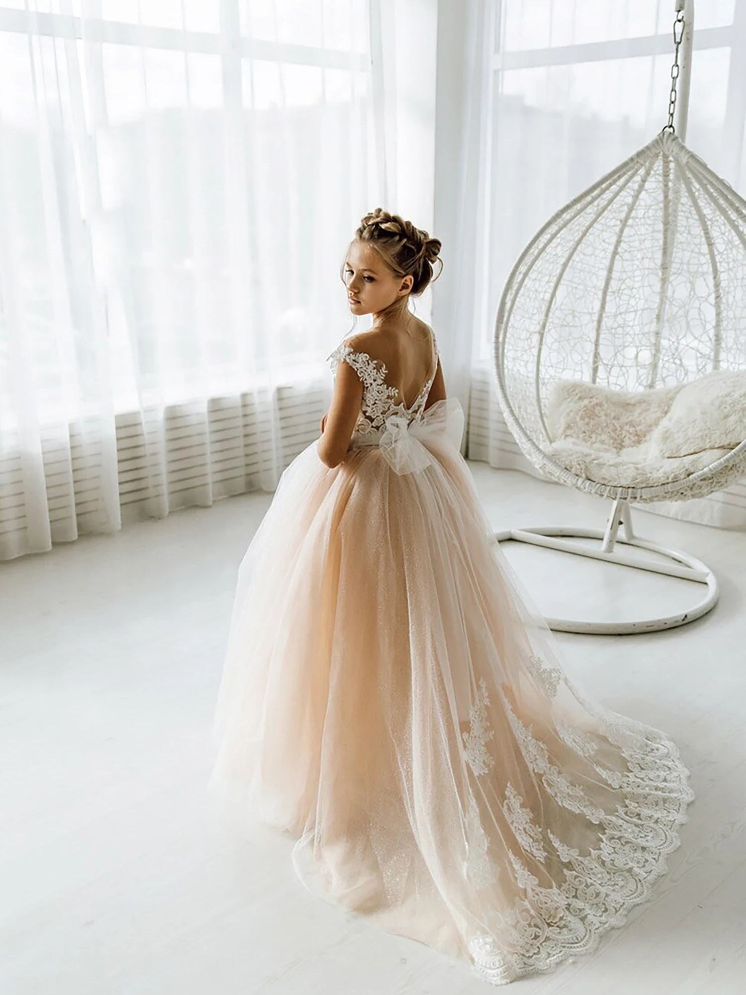 MisShow Lace Appqulies Flower Girl Dresses Soft Tulle Puffy Princess Pageant Kids Dress for Wedding Back Bow Communion Dress