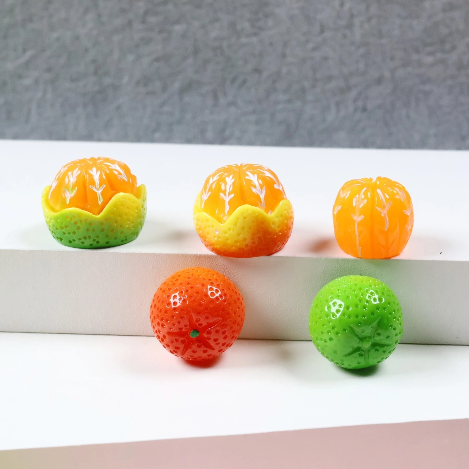 30-Pack Mini Mandarin Orange Resin Figurines - Micro Landscape Decor for Car, Desk & DIY Hair Accessory Crafts