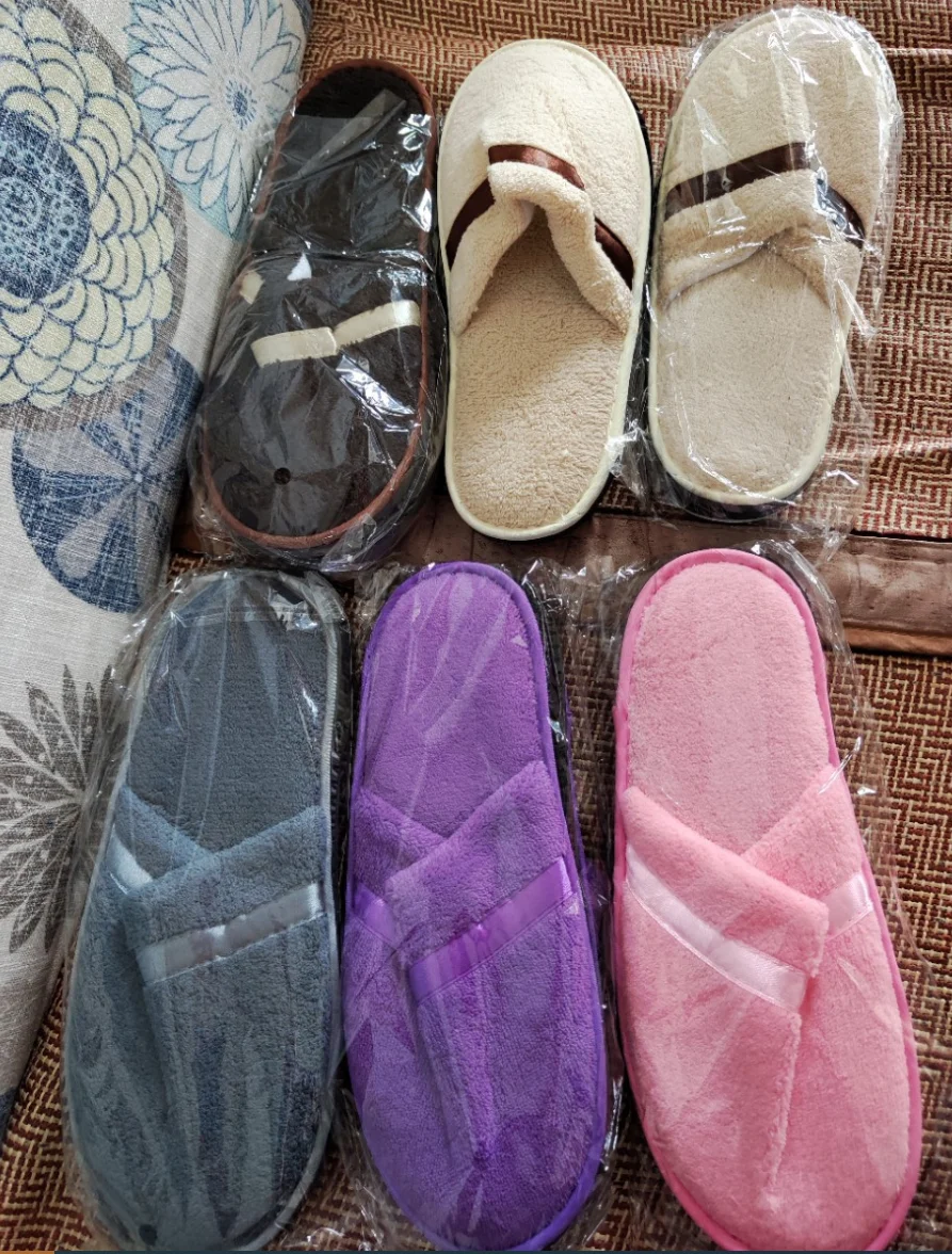 

1 пара однотонных тапочек «все включено» из кораллового флиса, гостиничные тапочки, теплые мягкие нескользящие одноразовые тапочки, Zapatos Para Mujeres