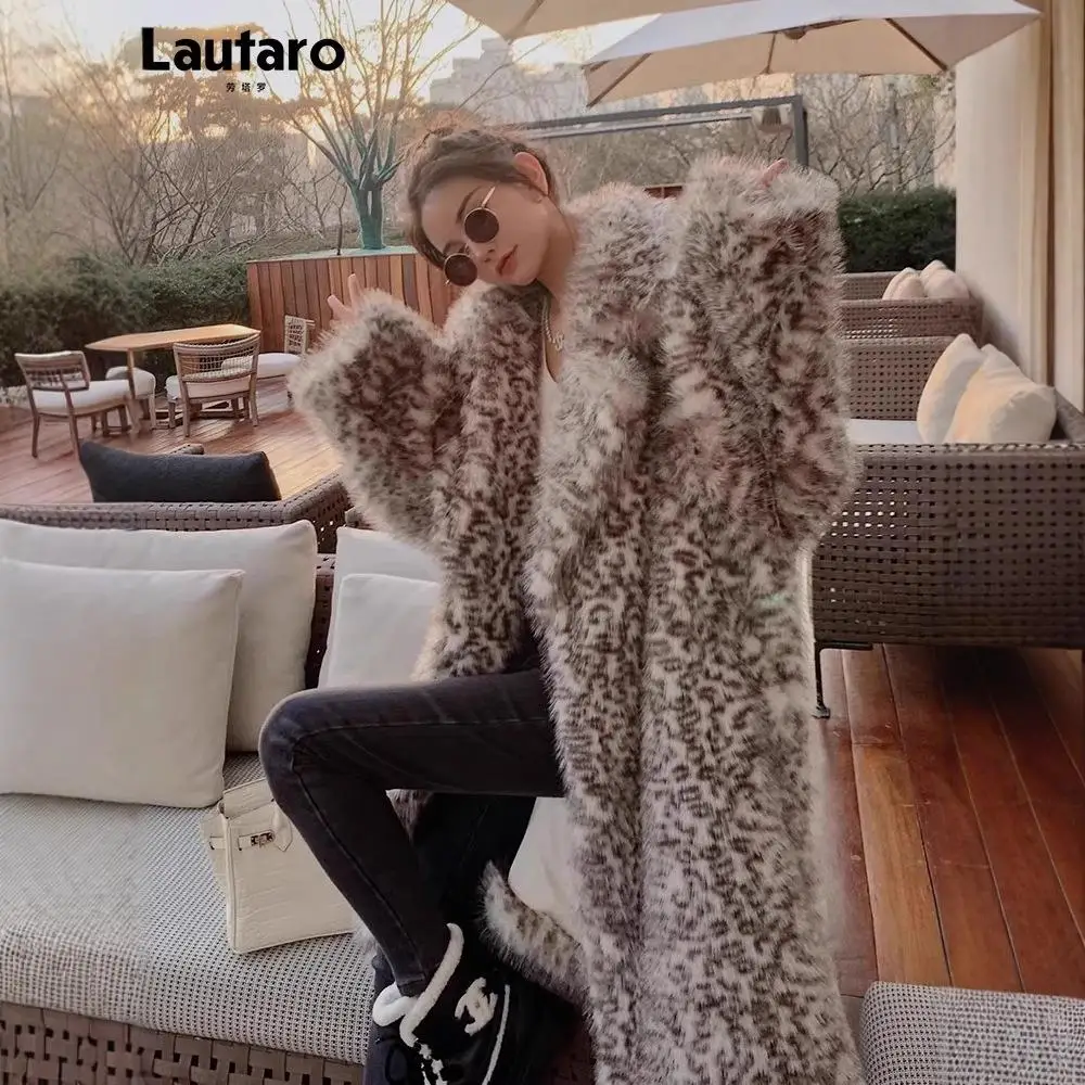 سترة صوفية طويلة من الفرو مع ضوء متكامل بطبعة الفهد ملابس خارجية للنساء معطف شتوي مع قبعة أوروبية Sle