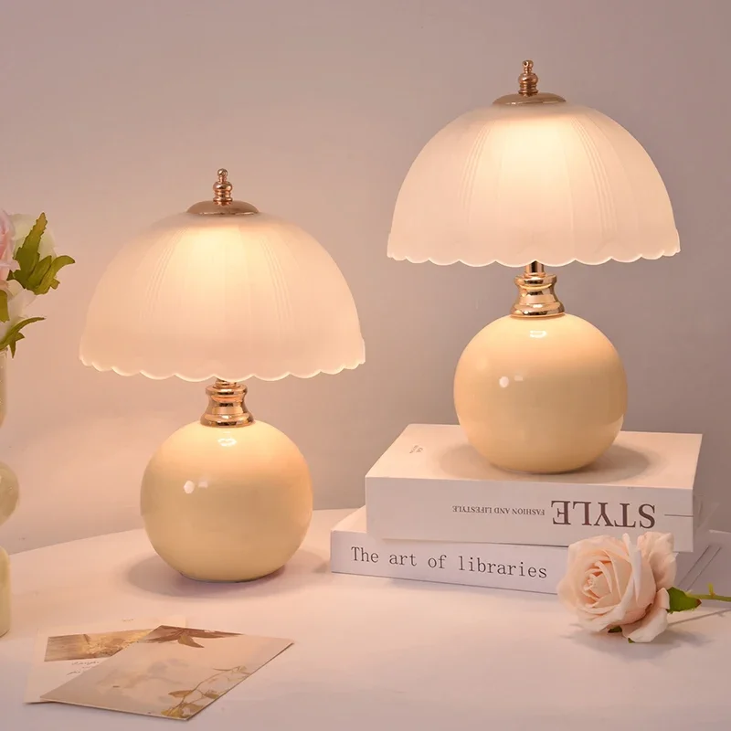 Flower Bud Table Lamp - Master Bedroom Nightstand Flower Bud Ambient Light with Dimmable Three-Color Lighting - Desk Night Light