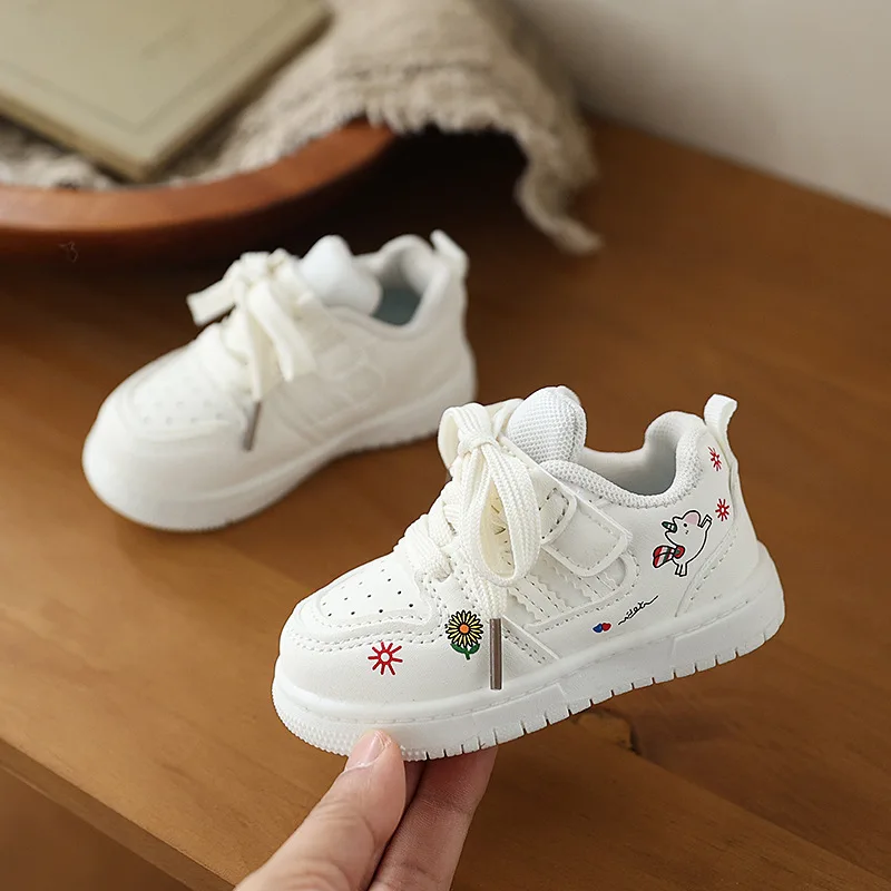 Fashion Girls' Shoes 2026 Spring New Kids Sneakers Cute Versatile Girls Cartoon Casual Shoe Comfort Non Slip Child Board Shoes