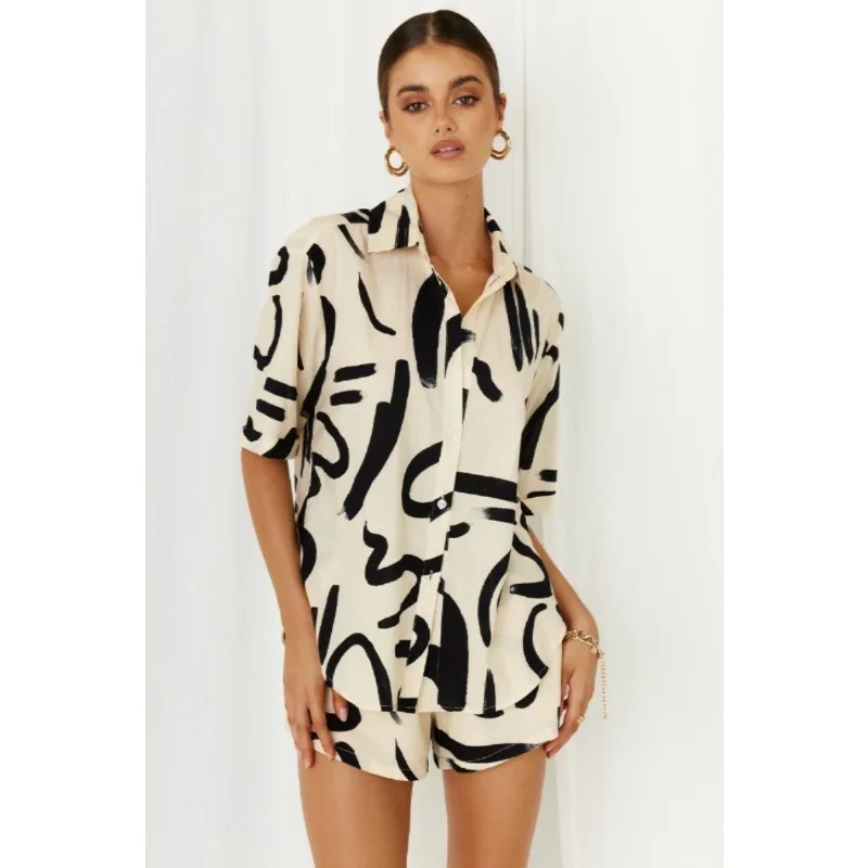 

2025 Summer New Women's Shorts Fashion Printed Set Loose Casual Shirt Shorts Two Piece Set