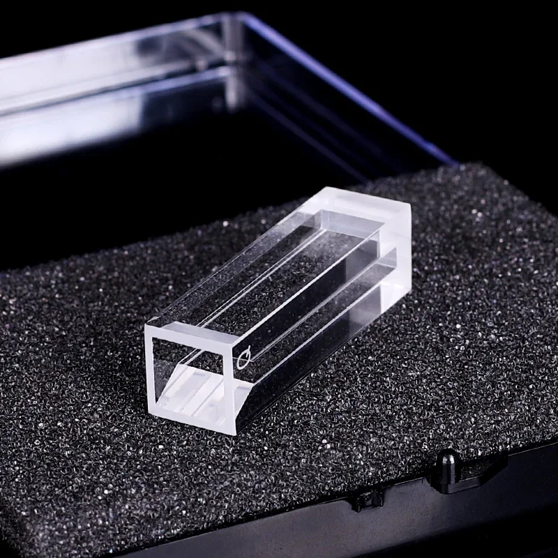 Micro quartz fluorescence cuvette with lid(1050ul)