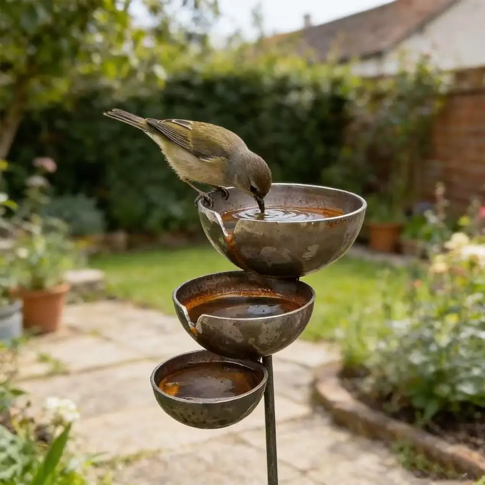Outdoor 3‑Tier Bird Water Bowl Stake Rust‑Finish Iron Rain Collector Bird Feeder Bowl Ground Stake Ornament for Backyard Decor