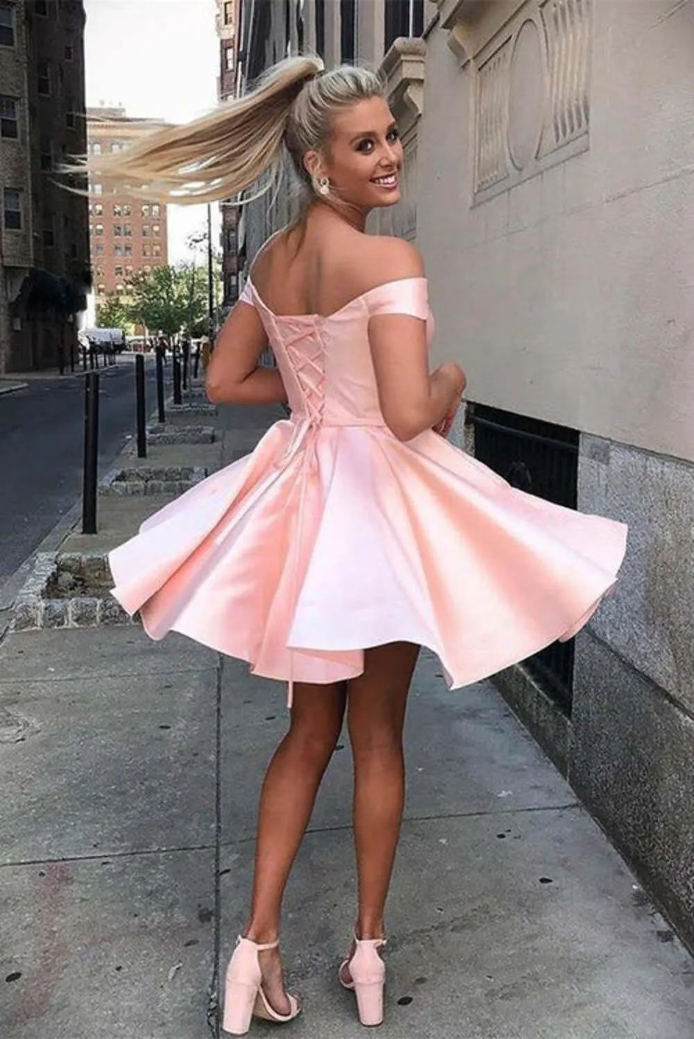 Lace Up Simple Evening Dress Off The Shoulder Homecoming Dress Solid Color Cocktail Dress Slim Prom Dress vestidos de fiesta