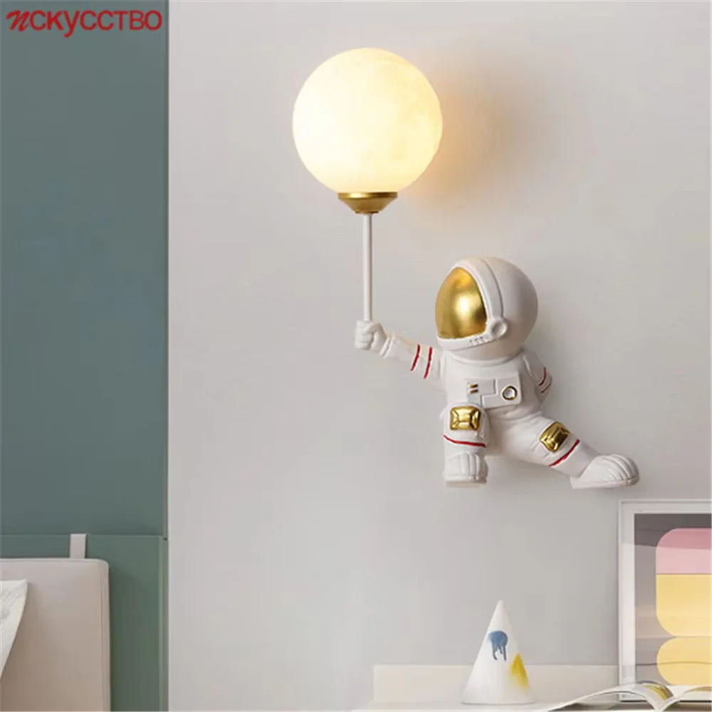 Nordic Resin Astronaut Balloon Cartoon Led Wall Lamp Home Decor Kids Bedroom Bedside Night Light Kindergarten Corridor Sconces