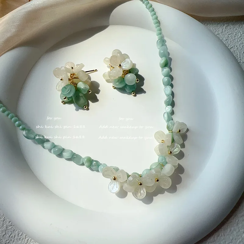 Collar de vainilla y menta en tono Mambo fresco, pendientes franceses con cuentas de sentido fresco, joyería de nicho de abanico Han para mujer