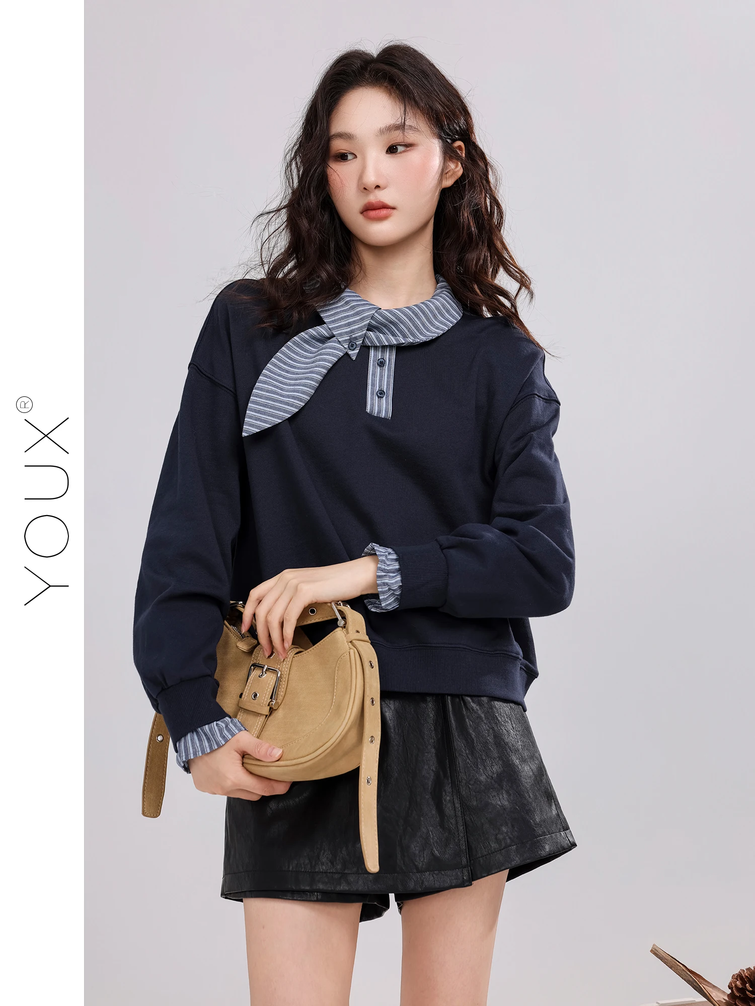 

Корейский стиль: Полосатая толстовка с капюшоном, женская, свободного кроя, с длинным рукавом, круглым вырезом, имитация двухслойности, модная, в академическом стиле, новинка осени 2025