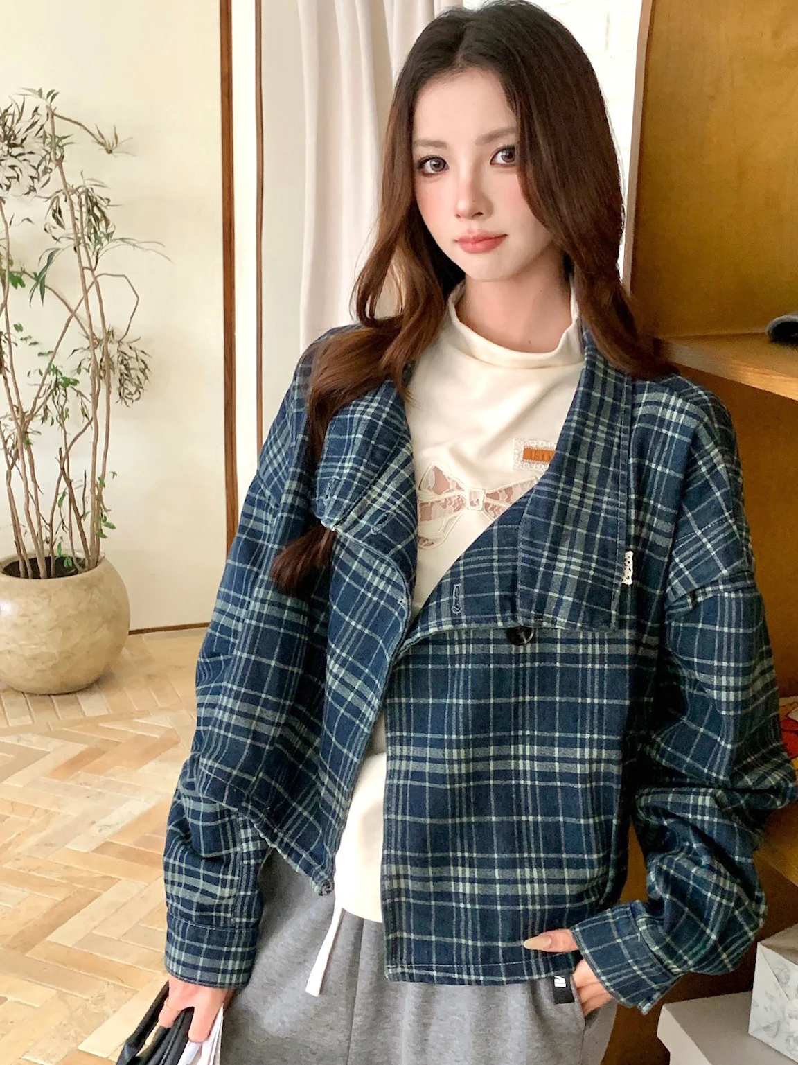 

Джинсовая куртка ISNI в синюю клетку, винтажная, свободного кроя, женская, повседневная, из смесового хлопка, с длинными рукавами, воротником-стойкой, на пуговицах