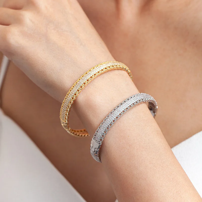 Minimalist Zirconia Bracelet for Women Elegant and Fashionable Party Jewelry Bangle