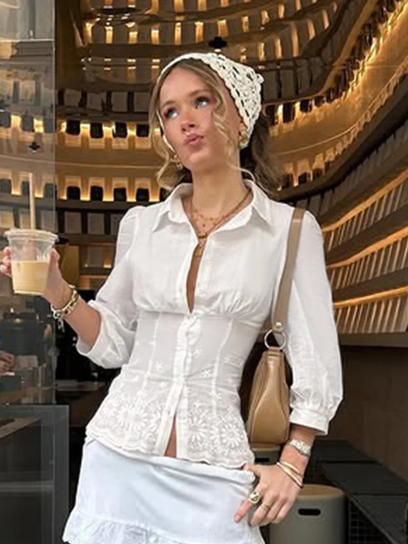 สไตล์ฝรั่งเศสย้อนยุคแขนโคมไฟลูกไม้ cinched เอว slimming design กลางแขนเสื้อผู้หญิง