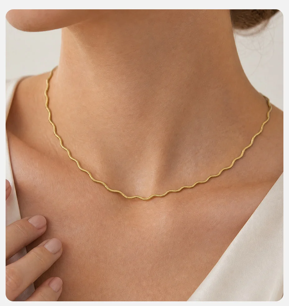 Vnox Trendige Minimalistische Wellenförmige Wasserwellen-Kettenkette für Frauen, Vergoldete Runde Schlangenkette, Choker, Alltagsschmuck, Wasserdicht – Detail 2