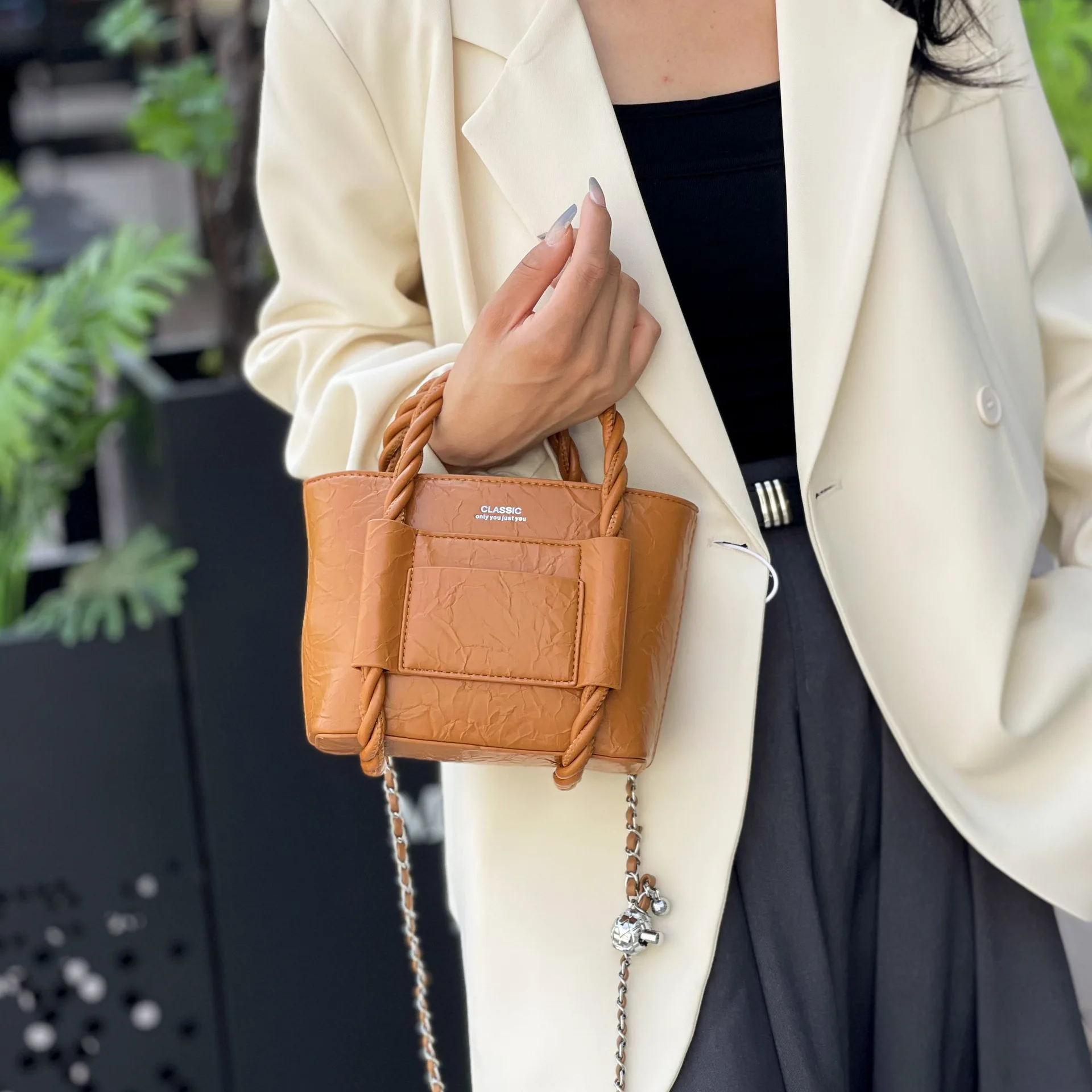 

‌Trendy Foreign Style Shoulder Bag - 2025 Women's Textured Bucket Bag, Lightweight Solid Color Messenger Purse‌