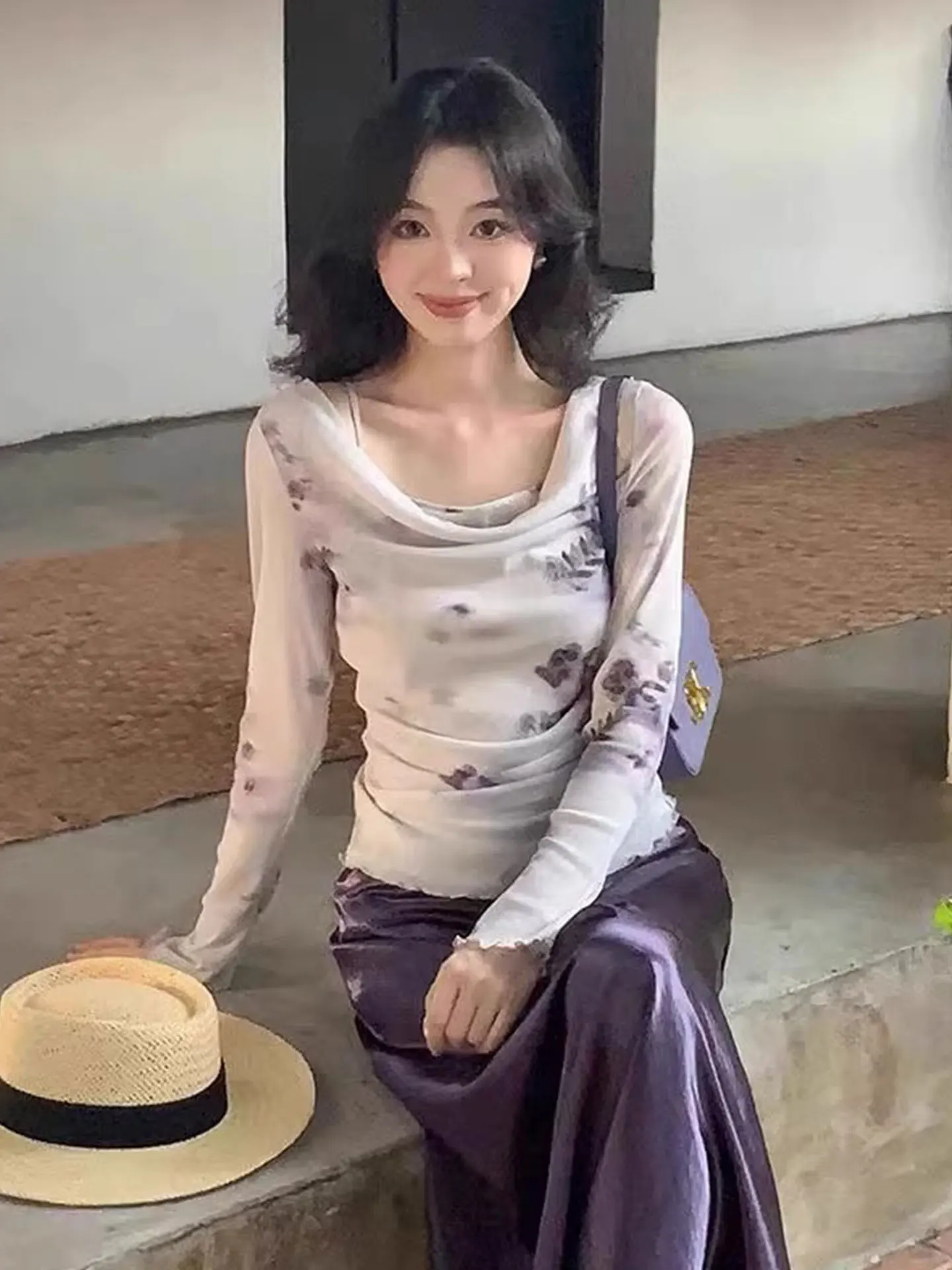 

Ele Unique Print Slim Fit Long Sve Color Blo T-irt Korean Sle Commute Silk Women's Top Summer 2025 Faion