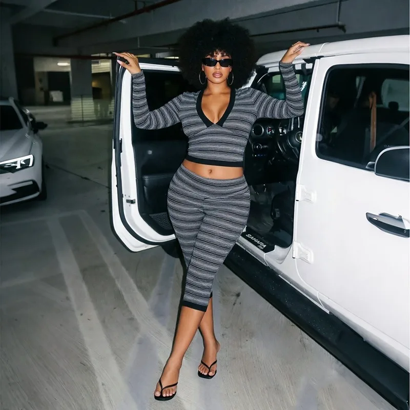 Matching Two‑Piece Outfit Deep‑V Mock Neck Striped Print Cropped Top And Double‑Waist Capri‑Length Pants Casual Night‑Out Style