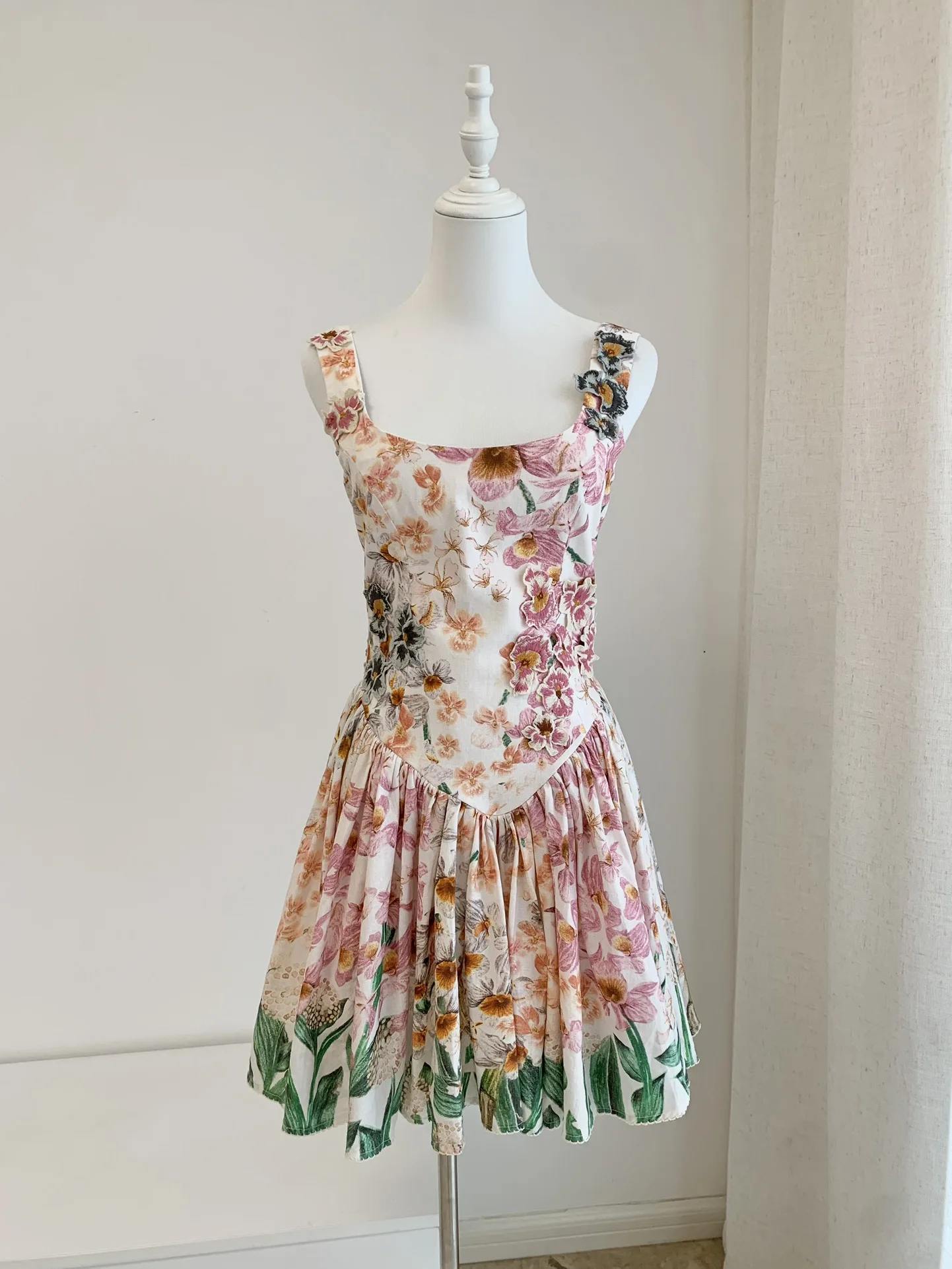 

Women 3D Flower Appliques and Printed Waist Big Swing Mini Linen Sling Dress